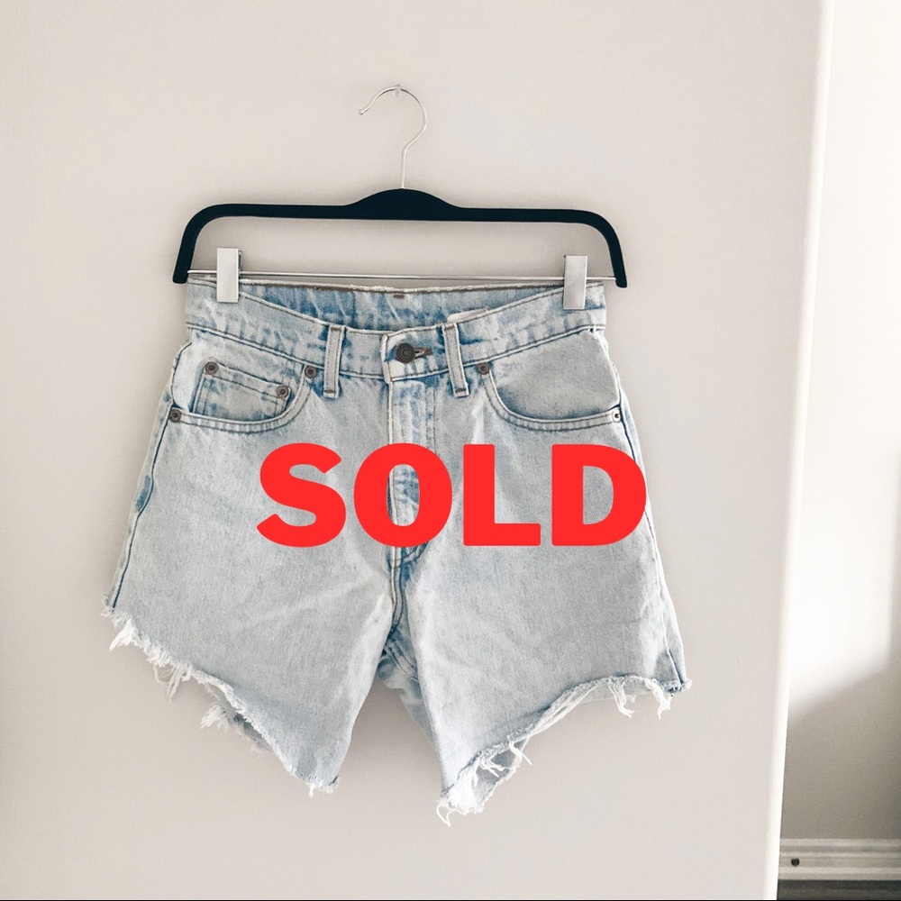 VINTAGE LEVI’S DENIM SHORTS